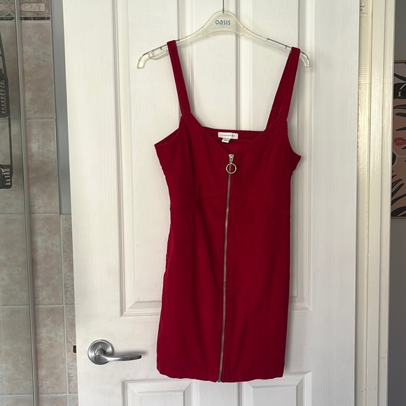 Topshop PETITE Dresses & Skirts - Red Topshop petite above the knee length zip up dress.